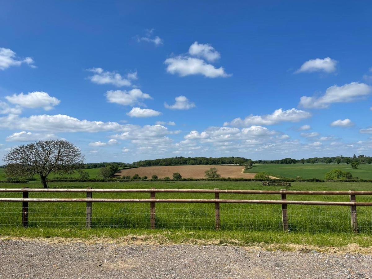 Parkfields Barns Self Catering Accommodation Buckingham Exterior photo